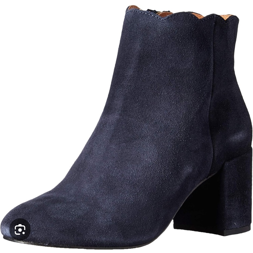 Beautiful Practically Nib Andre Assous Sylvania B… - image 1